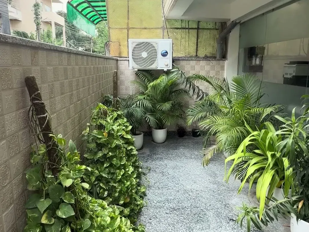Green garden terrace with potted plants at Omsorg Sector 57